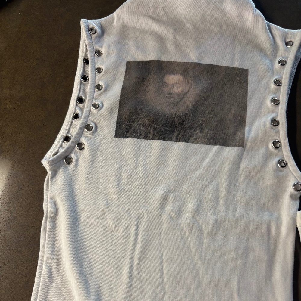 Women’s Sleeveless top